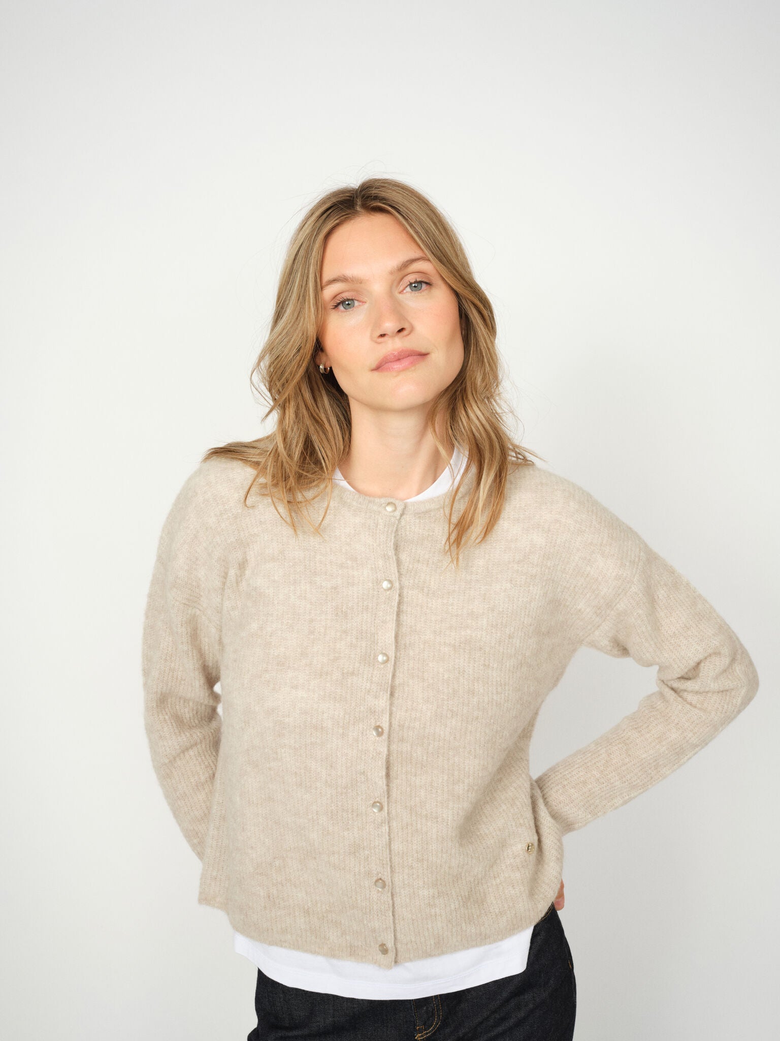 Modelshot / Feather Gray / Detail